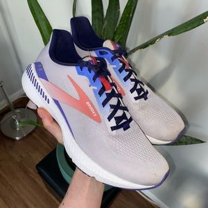 Brooks Women’s Launch GST 8